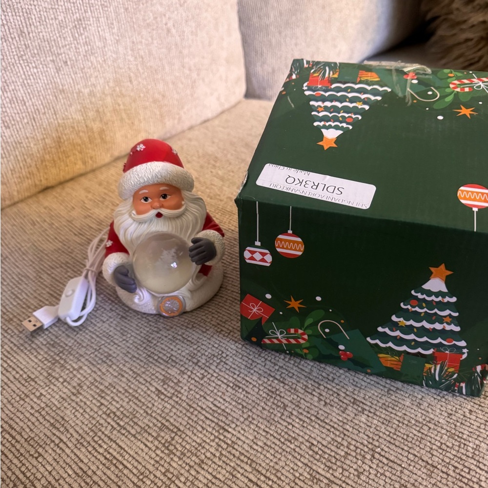 Lira Red and White Santa USB Snow Globe
